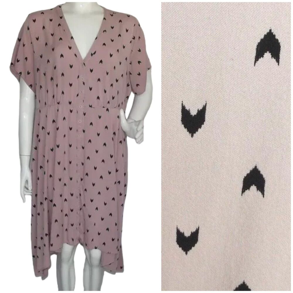 TORRID Dress, 3/3X, Pink Rayon, Black Chevrons, Button front, Asymmetrical hem